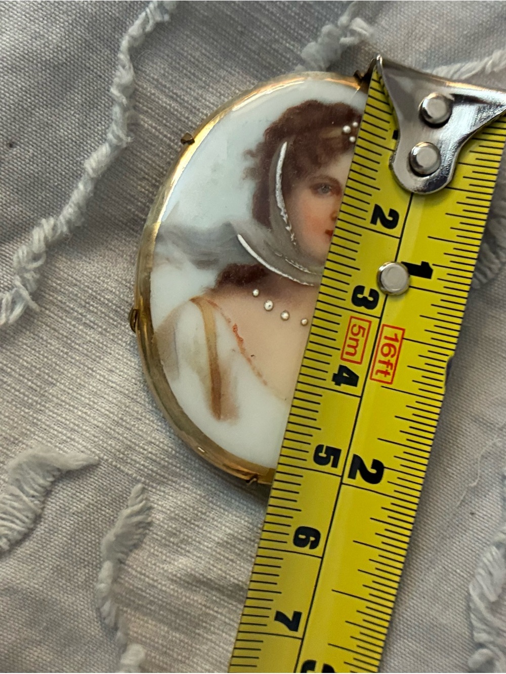 Vintage Queen Louise of Prussia Portrait Brooch - Picture 2 of 3